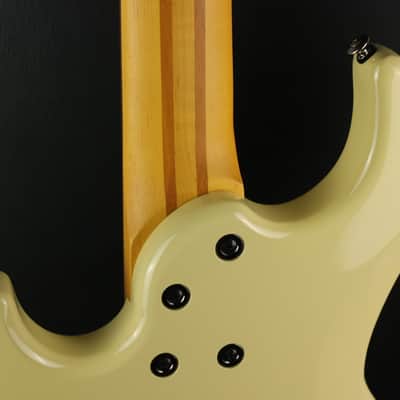 Yamaha BBP35II VW Vintage White 5 String w/case Demo image 8