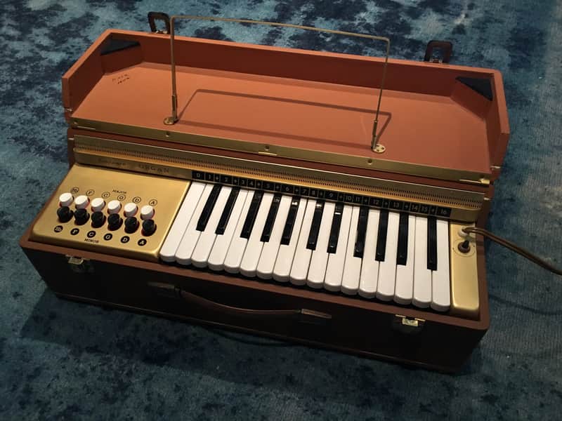 Vintage Italian Made Orcoa Companion Model 211 Reed Chord Organ