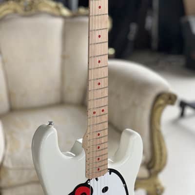 Squier Limited Edition Hello Kitty Stratocaster image 3
