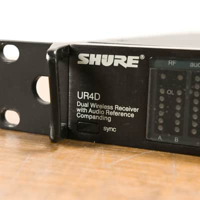 Shure UR4D Wireless Receiver w/ two UR2/SM58 Handheld Mics - L3 Band CG0128N image 6