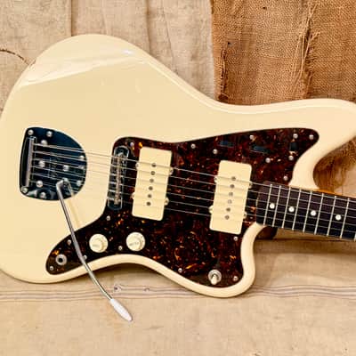 Fender MIJ Classic 60's Jazzmaster 2016 - Vintage White image 12