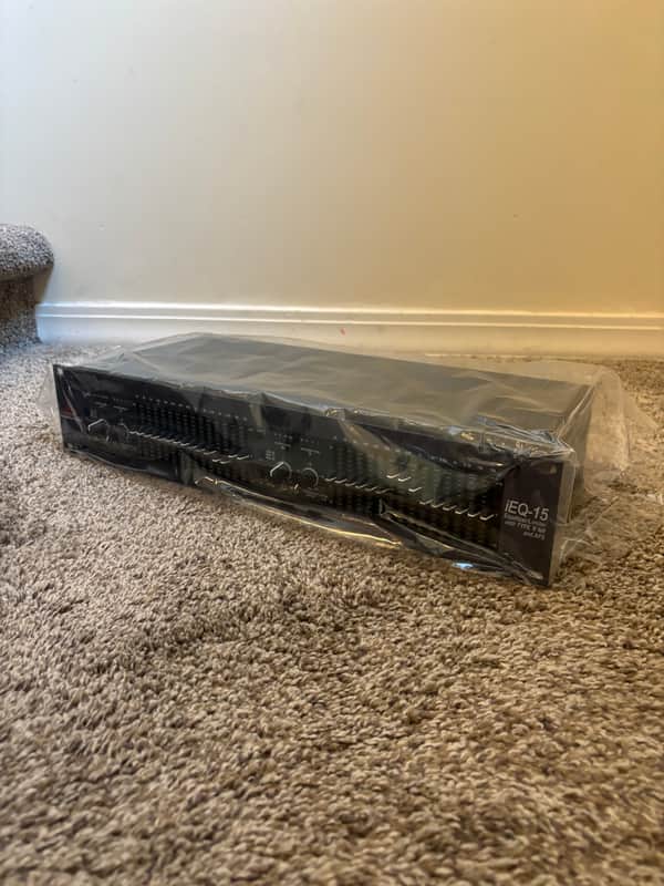 dbx iEQ15 Intelligent Dual 15-Band Graphic EQ 2010s - Black image 1