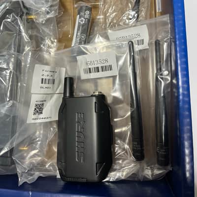 NEW Shure GLXD14R/MX53 GLX-D Advanced Digital Wireless Presenter Rack System with MX153 Headworn Earset Microphone GLXD1 Bodypack Transmitter and GLXD4R Rackmountable Receiver with Ears SB902A Rechargeable Lithium-ion Battery Padded zipper accessory case image 9
