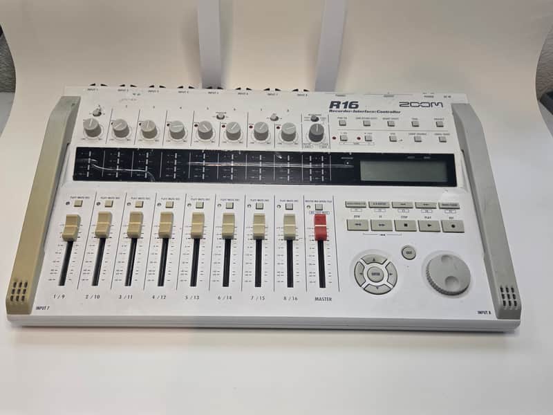 Zoom R16 16-Track SD Recorder, USB Audio Interface & Control Surface image 1