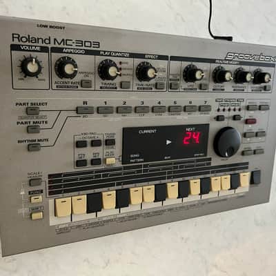 Roland MC-303 Groovebox 1990 - 1998 | Reverb Canada