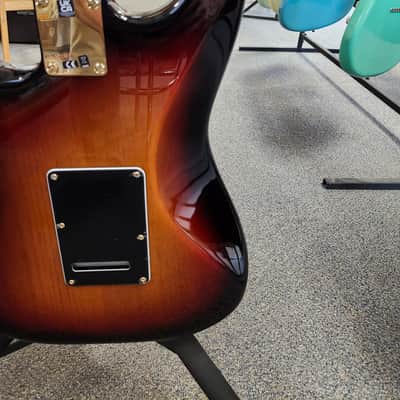 Mint Used 2023 Fender Stevie Ray Vaughan Stratocaster with Pau Ferro Fretboard - 3-Color Sunburst w/ Tweed Case image 12