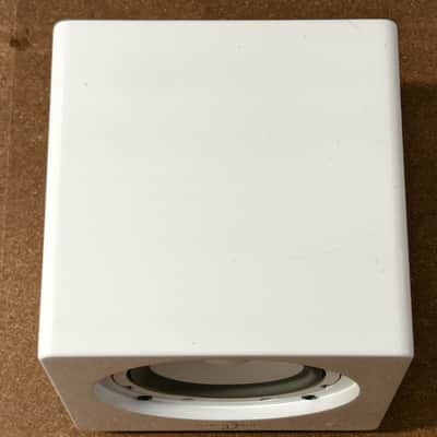 Ferguson Hill FH008 Powered Subwoofer | White Gloss Finish | 200W | Audiophile image 4