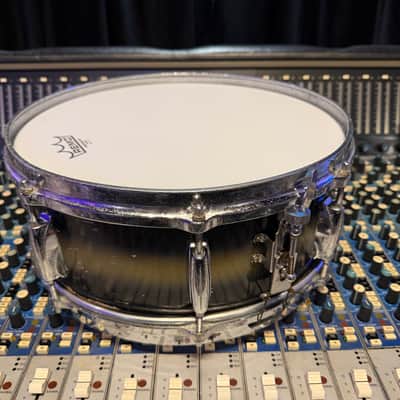 Gretsch 4102 Renown 14x5.5" 8-Lug Snare Drum with Round Badge 1958 - 1966 Tri-Tone Blue and Silver image 16