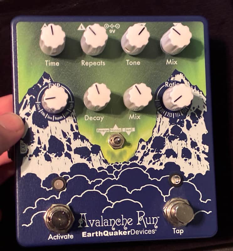 EarthQuaker Devices Avalanche Run Stereo Reverb & Delay with Tap Tempo V2