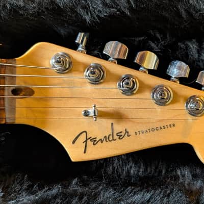 2013 Fender American Deluxe Stratocaster with Rosewood Fretboard - 3-Color Sunburst image 7