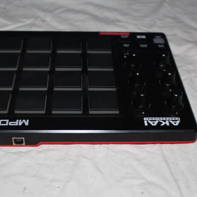 Immagine Akai Professional MPD218 - USB MIDI Controller - 4