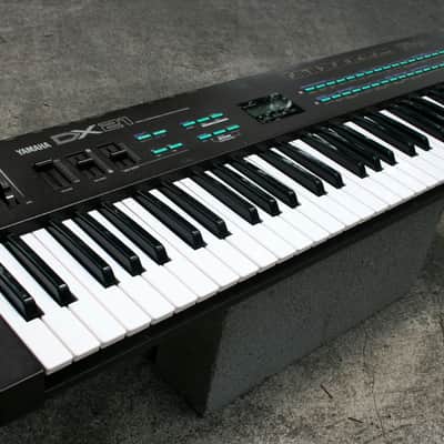 Yamaha DX21 Programmable Algorithm Synthesizer 1985 - Black