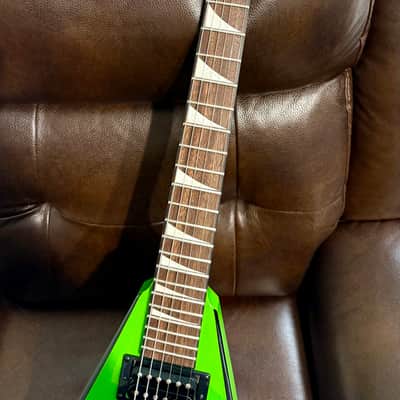 Jackson X Series KVXMG King V with Laurel Fretboard 2020 - Present - Slime Green with Black Bevels image 5