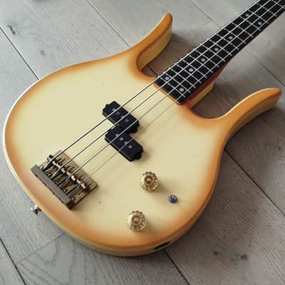 Hondo II Professional Longhorn Bass-Creme Burst image 1