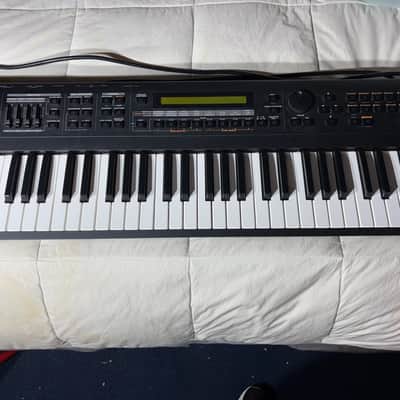 Roland XP-30 61-Key 64-Voice Expandable Synthesizer 1999 - 2004 - Black