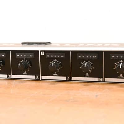 Behringer ULTRALINK DS2800 2-Input 8-Output Distribution Splitter CG01Z31 image 3
