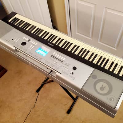 MUST SEE!!! YAMAHA DGX 520 (YPG 525) SEMI-WEIGHTED 88-KEY DIGITAL PIANO IN AMAZING CONDITION! image 17