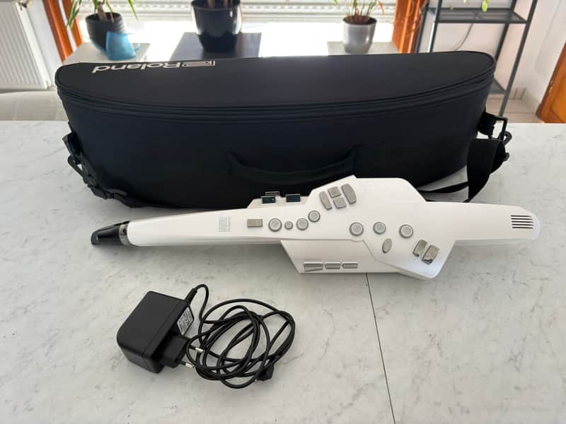 Roland AE-10 Aerophone Digital Wind Instrument 2018 - Present - White Bild 1