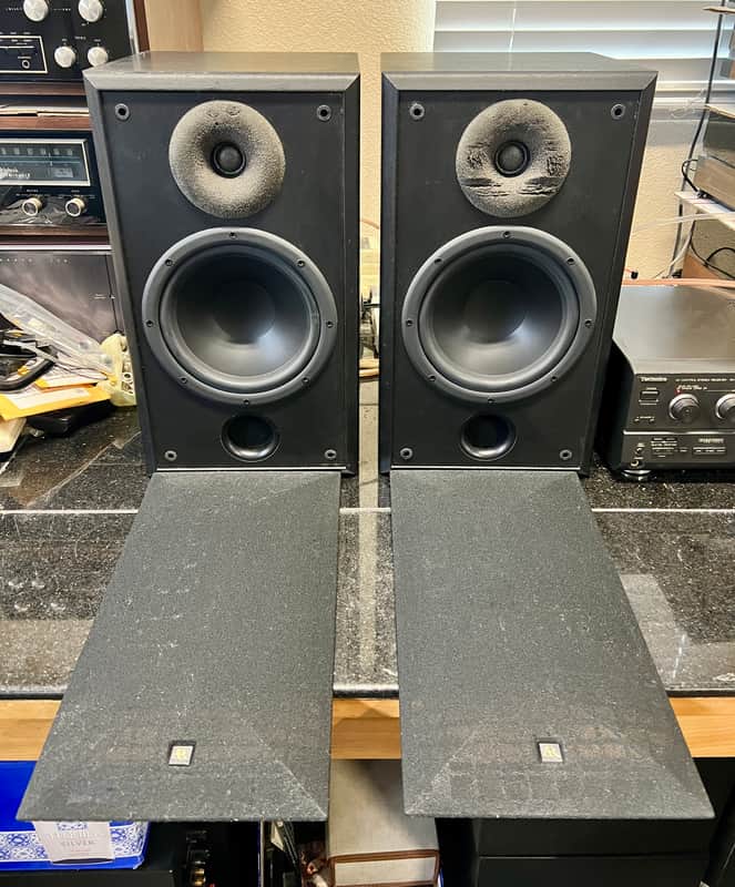 Acoustic Research Vintage AR 208 HO Bookshelf Speakers Pair Matching Serial #'s SEE VIDEO image 1