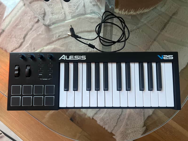 Alesis V25 25-key USB MIDI Controller with Beat Pads 2017 - 2022 - Black