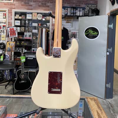 Fender FSR Limited Edition Standard Stratocaster 2014 - Olympic White image 6