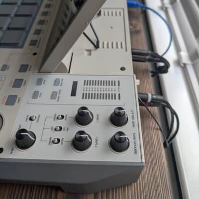 MPC X Special Edition Sampler/Sequencer + Additional 1TB internal SSD + Decksaver Dust Cover image 6