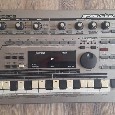 Roland MC-303 Groovebox 1990 - 1998 - Silver