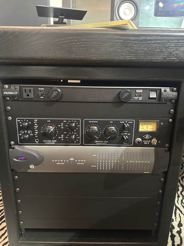 Furman PL-8 C E Power Conditioner - Black image 1