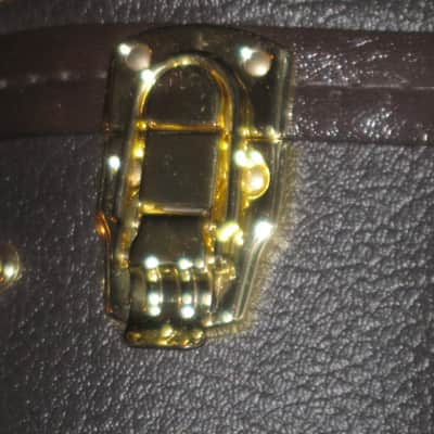 new open box very near A+ genuine Taylor Grand Auditorium Deluxe Brown Hardshell Case (5201-55) textured dark brown vinyl over 3-ply wooden structure, Foam padding covered w/ red plush crushed velvet lining, brass plated latches, padded handle image 22
