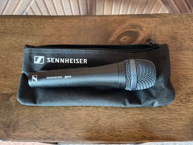 Sennheiser e935 Handheld Cardioid Dynamic Vocal Microphone