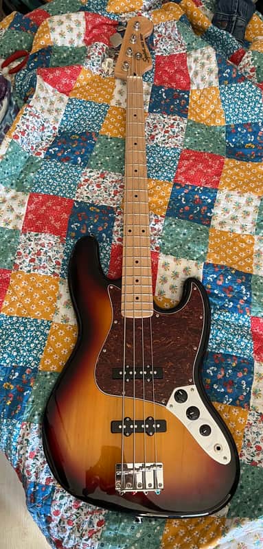 Squier Affinity Jazz Bass with Maple Fretboard 2020 - Present - 3-Color Sunburst image 1