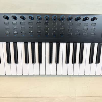 Alesis VI49 49-Key USB MIDI Keyboard Controller - USB Bus Powered, No USB Cable 2021 image 3