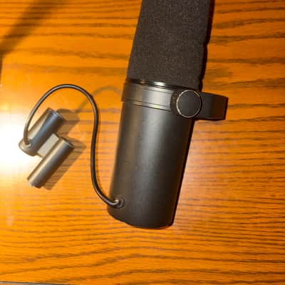 Shure SM7B Cardioid Dynamic Microphone - Present - Black image 2