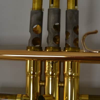 Trompeta Sib Yamaha 6345 en muy buen estado. image 20