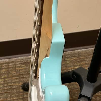 Squier Sonic Bronco Bass Daphne Blue Bild 11