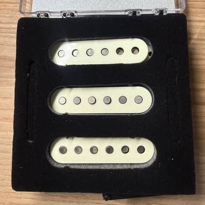 Fender Custom Shop Hand Wound '60/63 Stratocaster Pickups 2021 - Present - White image 2