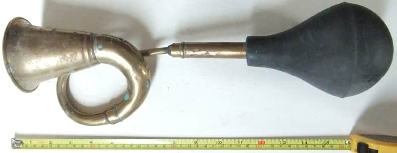 RARE, VINTAGE/ANTIQUE BRASS CAR HORN WITH RUBBER HOOTER/BULB, WORKING AND WORN - WoW ! image 1