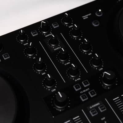Native Instruments Traktor Kontrol S2 MK3 2018 - Black image 6
