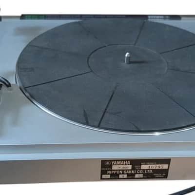 Japanese Yamaha P-200 Silver Semi-Automatic Belt-Drive Turntable Works 1980s Vinyl Record image 5