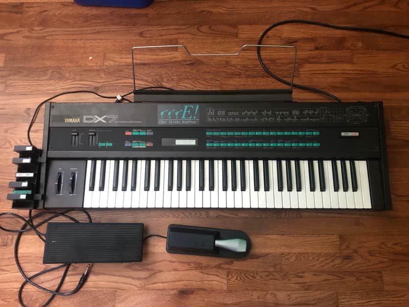 Yamaha DX7 With E! Modification and 8 memory carts 1985 - Used image 1