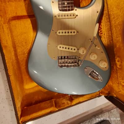 Fender FSR American Deluxe Vintage Player '62 Stratocaster 2005 - 2007 - Ice Blue Metallic with Matching Headstock image 3
