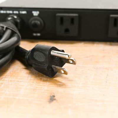Furman M-8Lx 15A Merit Series Power Conditioner with Lights CG013ZY image 9