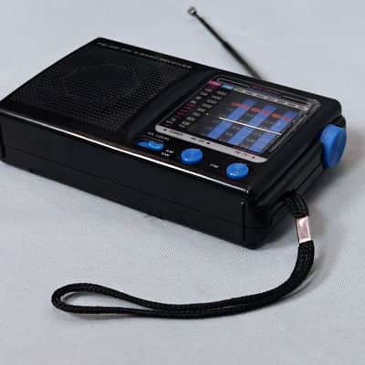 Unbranded Portable AM/FM 9-Band Radio 1990s - Black image 4