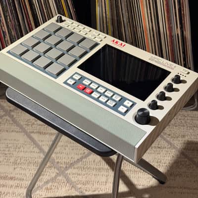 Akai MPC Live II Standalone Sampler / Sequencer Retro Edition 2020 - Present - Grey image 5