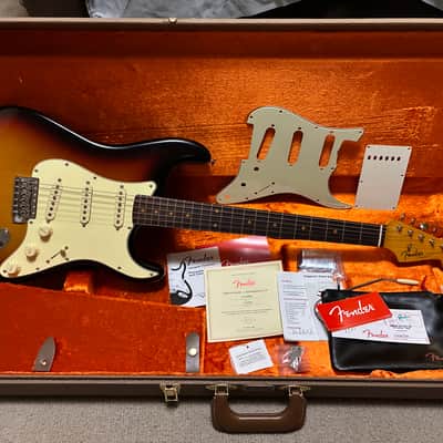 Fender American Vintage II '61 Stratocaster 2022 - Present - 3-Color Sunburst image 1