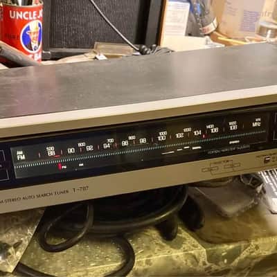 Sansui T-707 AM/FM Auto Search Stereo Tuner - Powers up - Looks good overall image 2