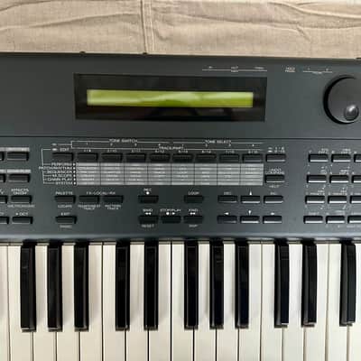 Roland XP-50 61-Key 64-Voice Music Workstation Keyboard 1995 - 1998 - Black image 2