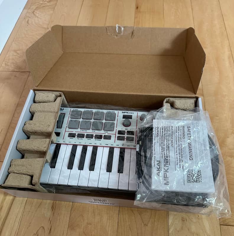 Akai MPK Mini IV