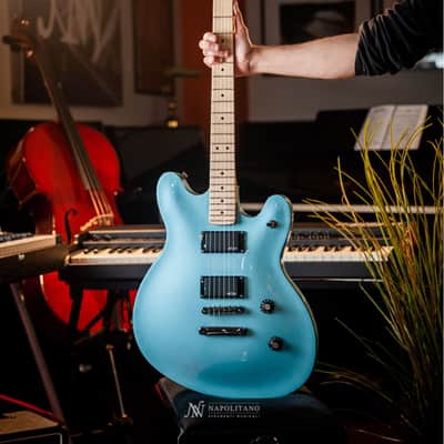 Squier Contemporary Active Starcaster 2022 - Ice Blue Metallic image 3