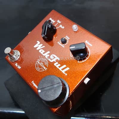 Fulltone Custom Shop / WAHFULL / First model, signed image 1
